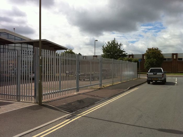 Steel palisade security fencing (6)