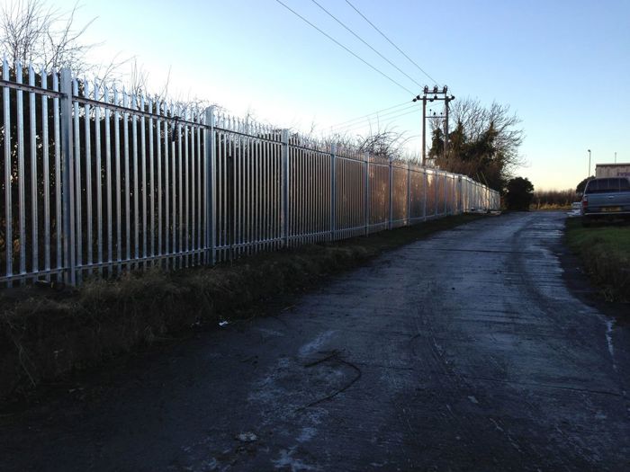 Steel palisade security fencing (8)