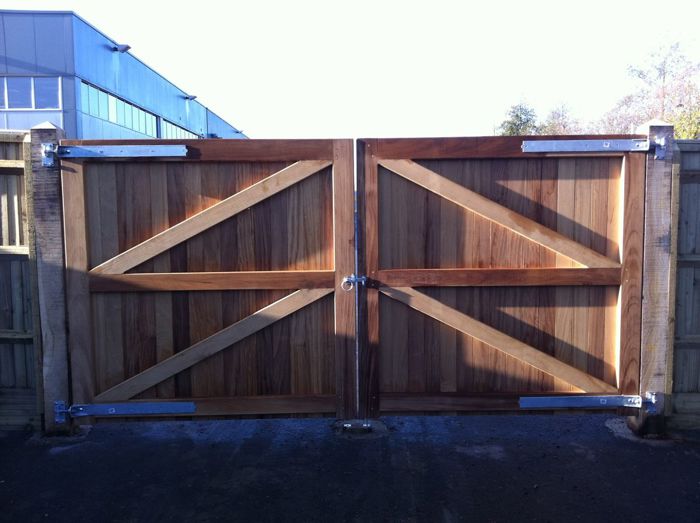 Iroko Hardwood Entrance Gates with Oak Posts 1