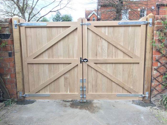 Oak hardwood entrance gates