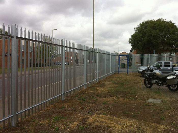 Steel palisade security fencing (3)