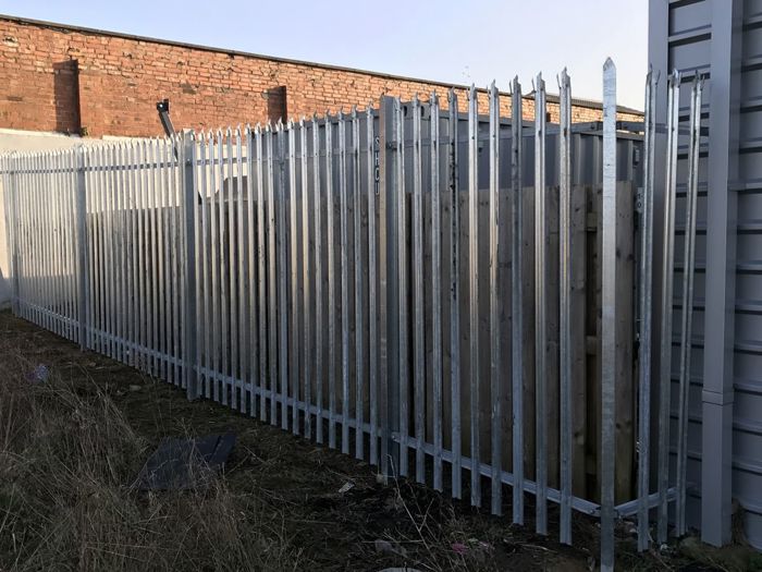 Steel palisade security fencing (13)