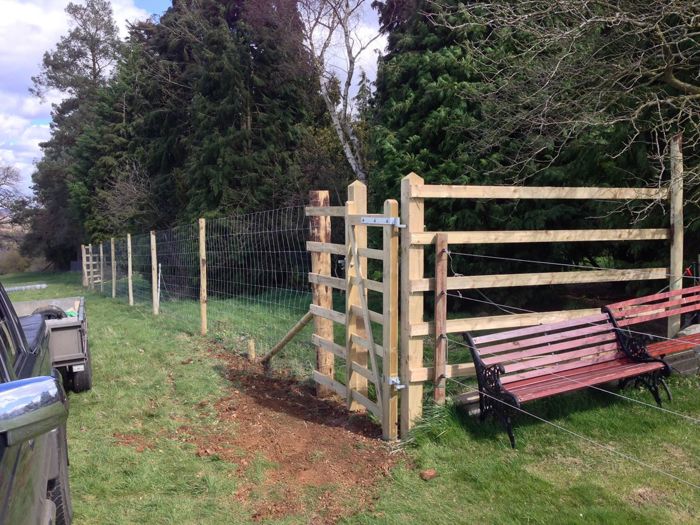 1.9m deer fencing & gate