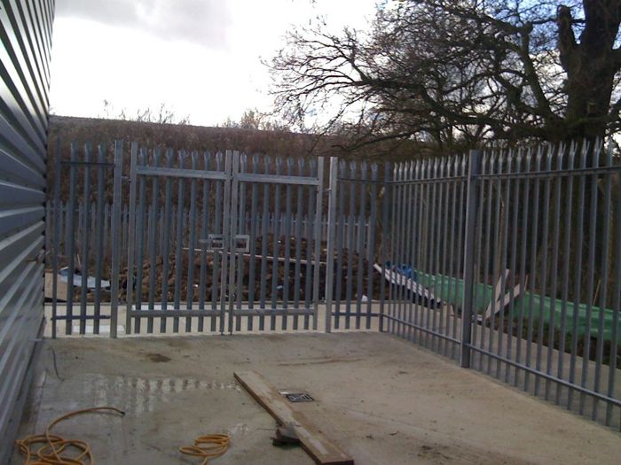 	Steel palisade security fencing (1)